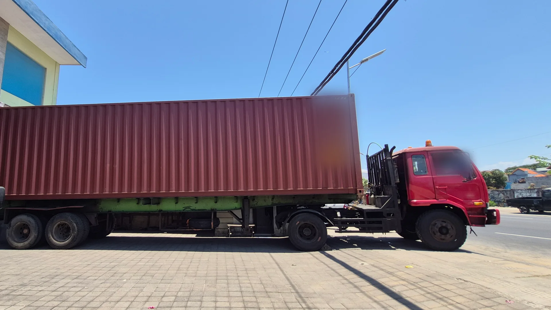 40ft export container on a truck outside a Bali cargo warehouse, ExportBali shipping and logistics
